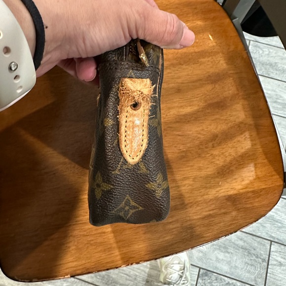 Authentic Vintage Louis Vuitton crossbody bag - Picture 5 of 5